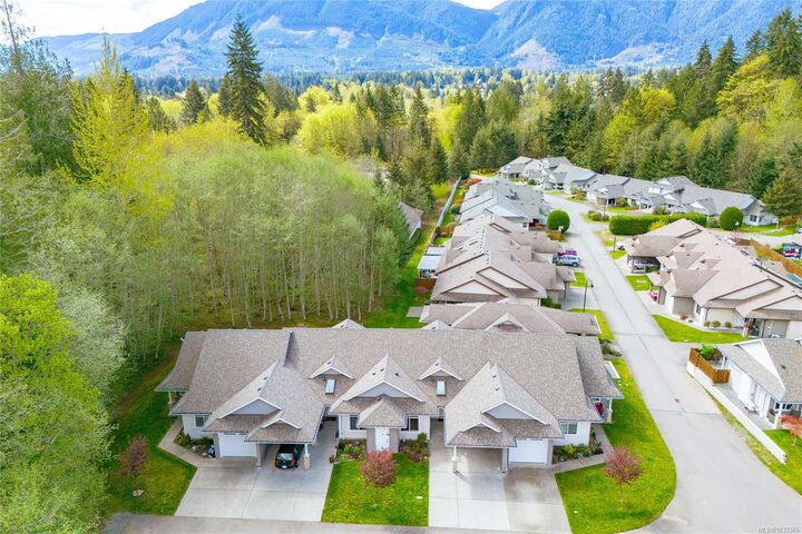 Property Photo: 300 Grosskleg Way #33 BC V0R 2G1