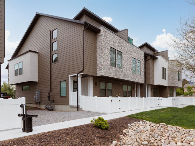 Property Photo: 556 E 7215 S UT 84047