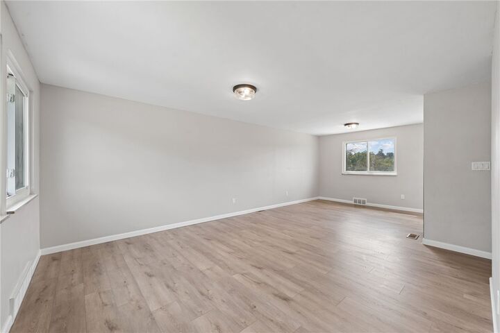 Property Photo:  755 Cottonwood Dr  PA 15146 