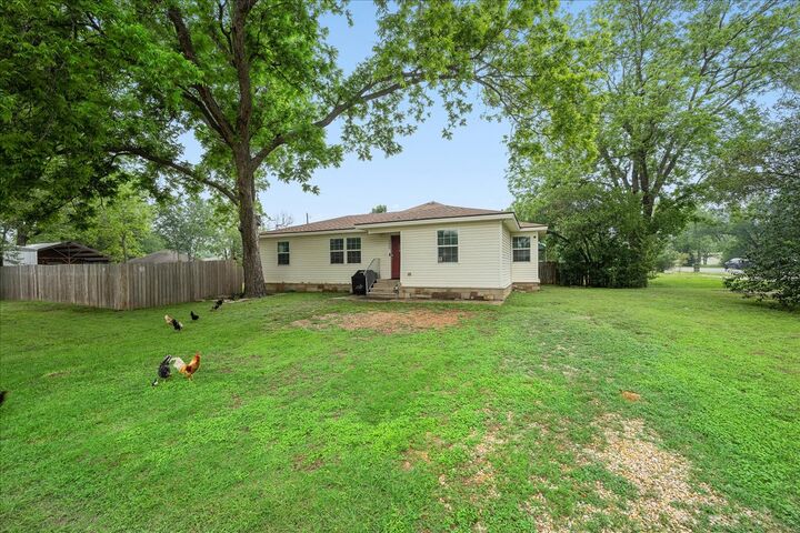 Property Photo:  608 Washington Street  TX 78957 