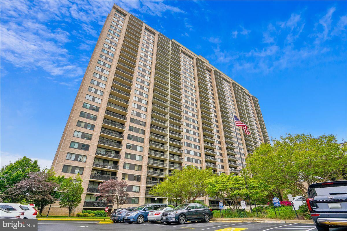 Property Photo:  5501 Seminary Road 1703S  VA 22041 
