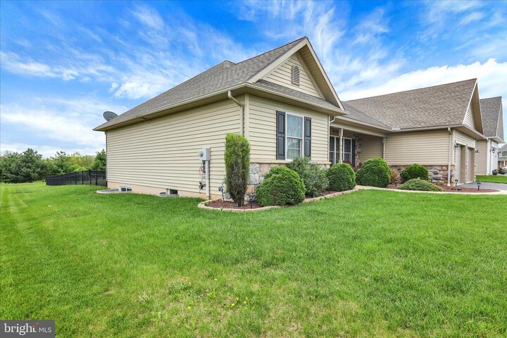 Property Photo:  17 Park View Drive  PA 17067 