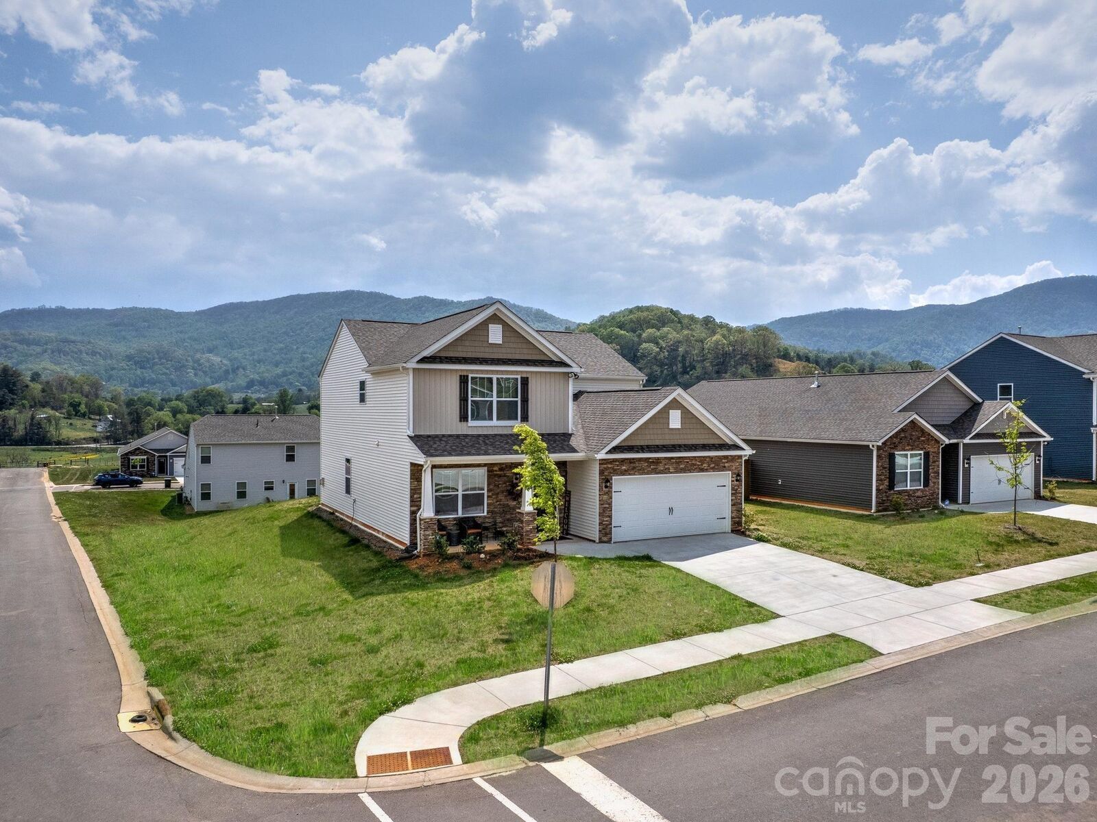 Property Photo:  154 Woodvale Drive  NC 28786 