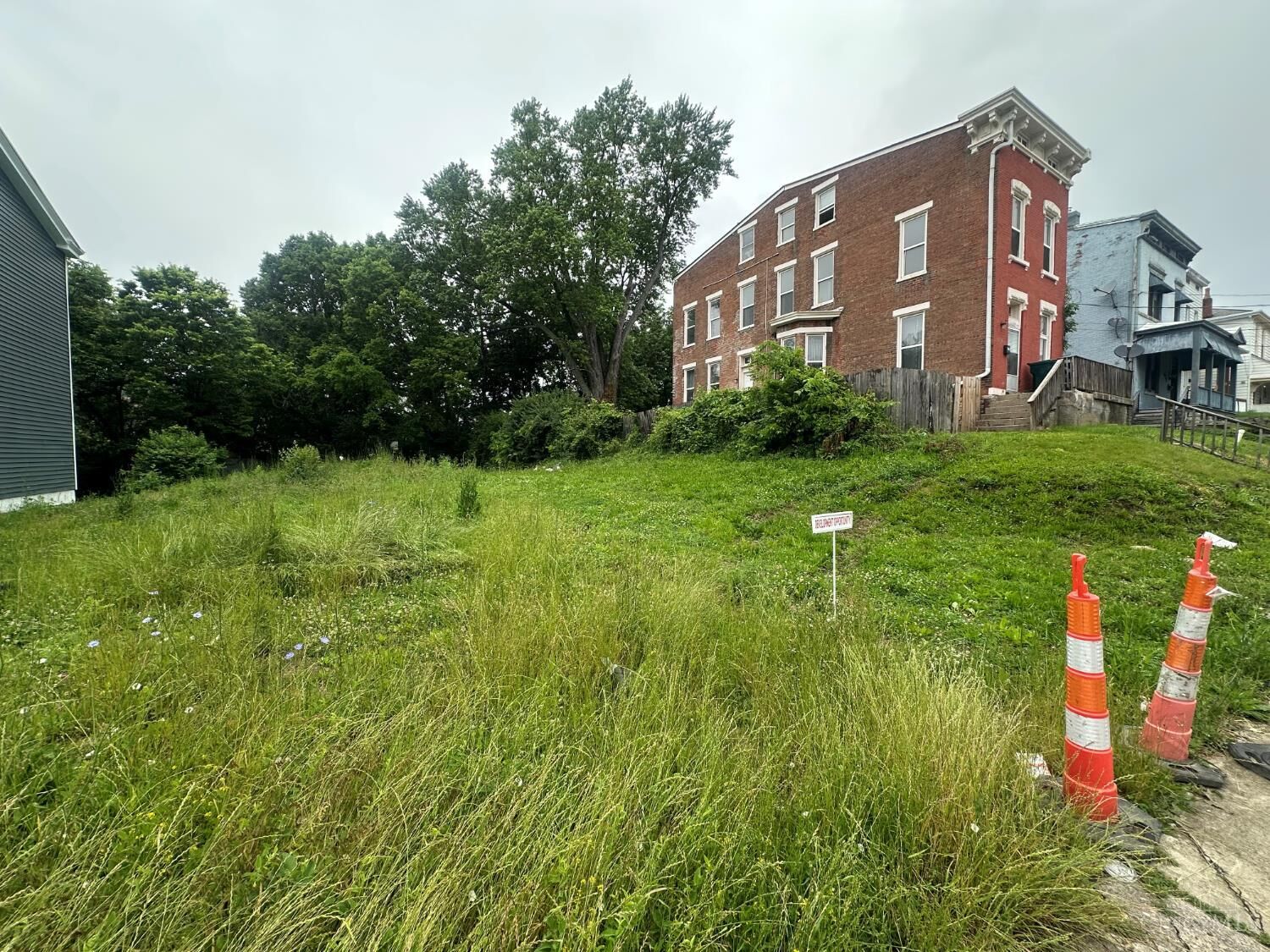 Property Photo:  962 Wells Street  OH 45205 