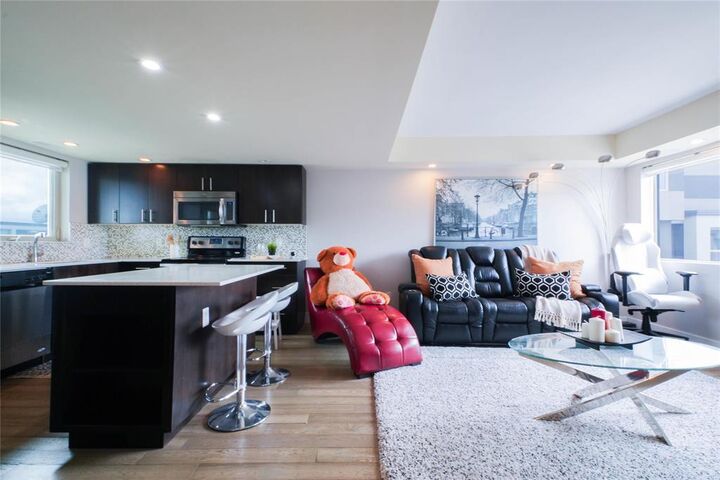 Property Photo:  1180 Chamberlain Avenue  MB R2X 1E7 