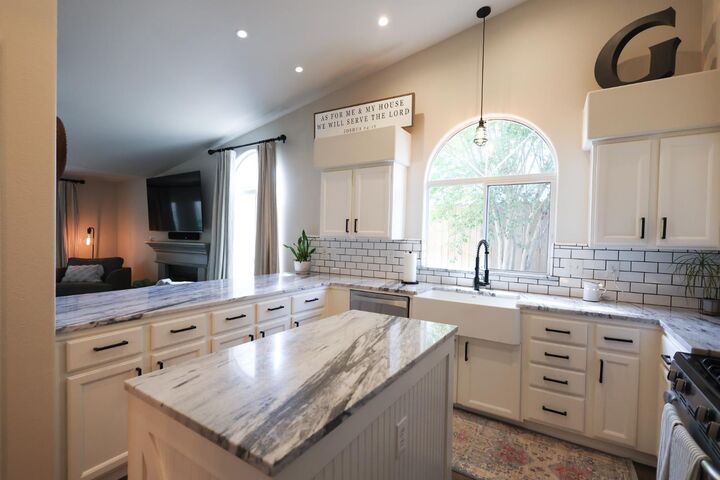 Property Photo:  2609 Pine Castle Drive  CA 93230 