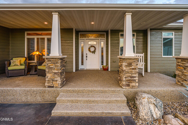 Property Photo:  120 Marietta Place  ND 58504 