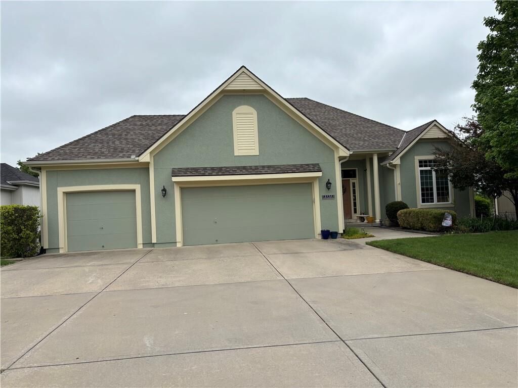 Property Photo:  2536 SW Kristin Drive  MO 64082 