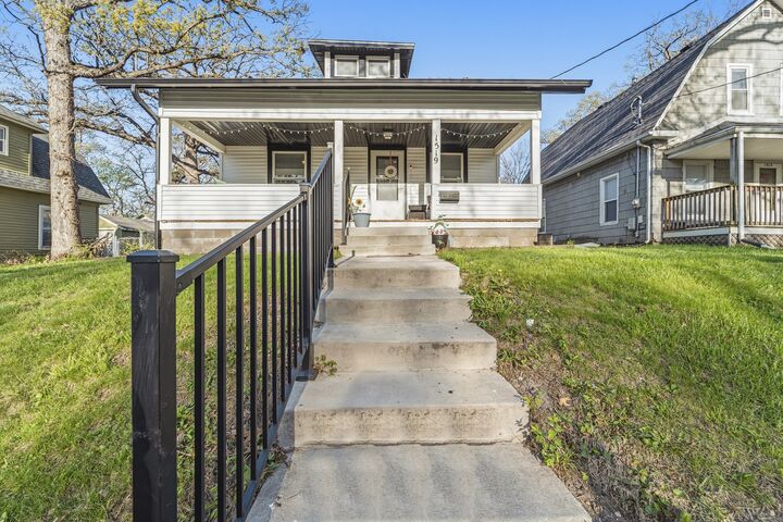 Property Photo:  1519 32nd Street  IA 50311 