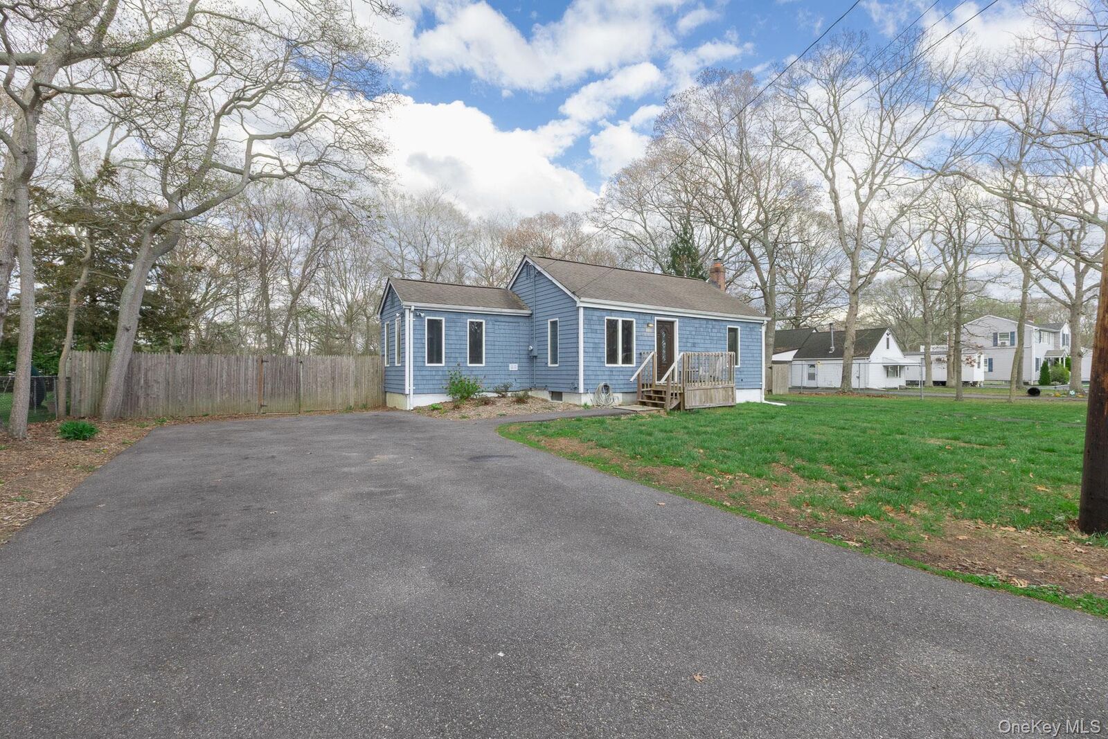 Property Photo:  305 Whittier Drive  NY 11951 