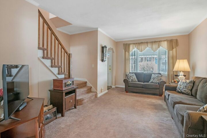 Property Photo:  152 Meagher Avenue  NY 10465 