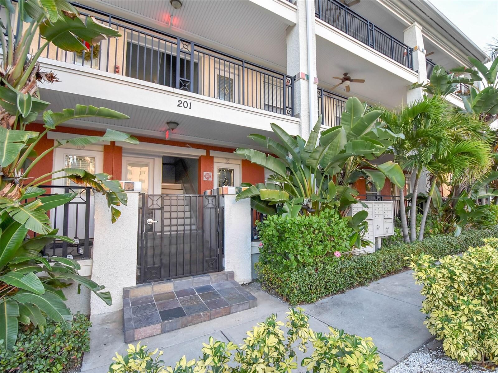 Property Photo:  201 6th Street S 203  FL 33701 