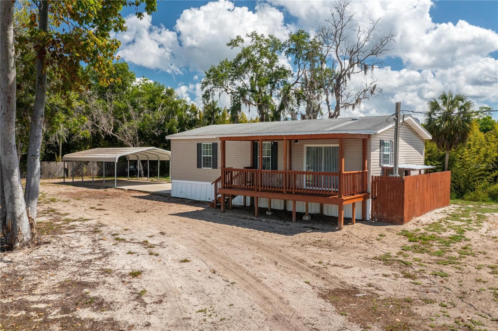 Property Photo: 991 Bay Court FL 33843