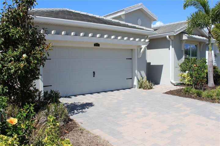 Property Photo:  5721 Long Shore Loop  FL 34238 