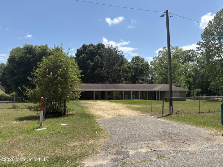 Property Photo:  1728 Walton Avenue  MS 39577 