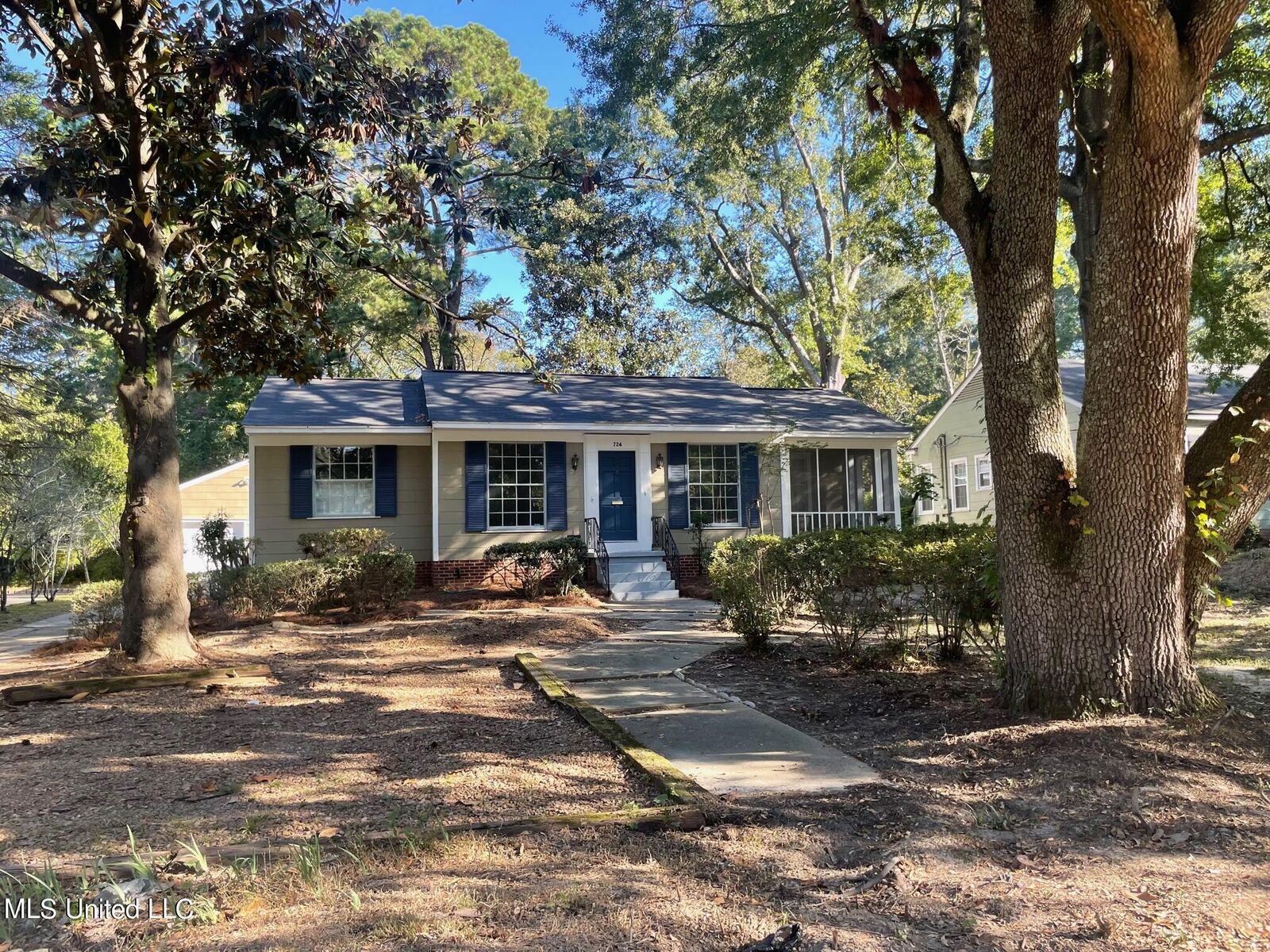 Property Photo:  724 Meadowbrook Road  MS 39206 