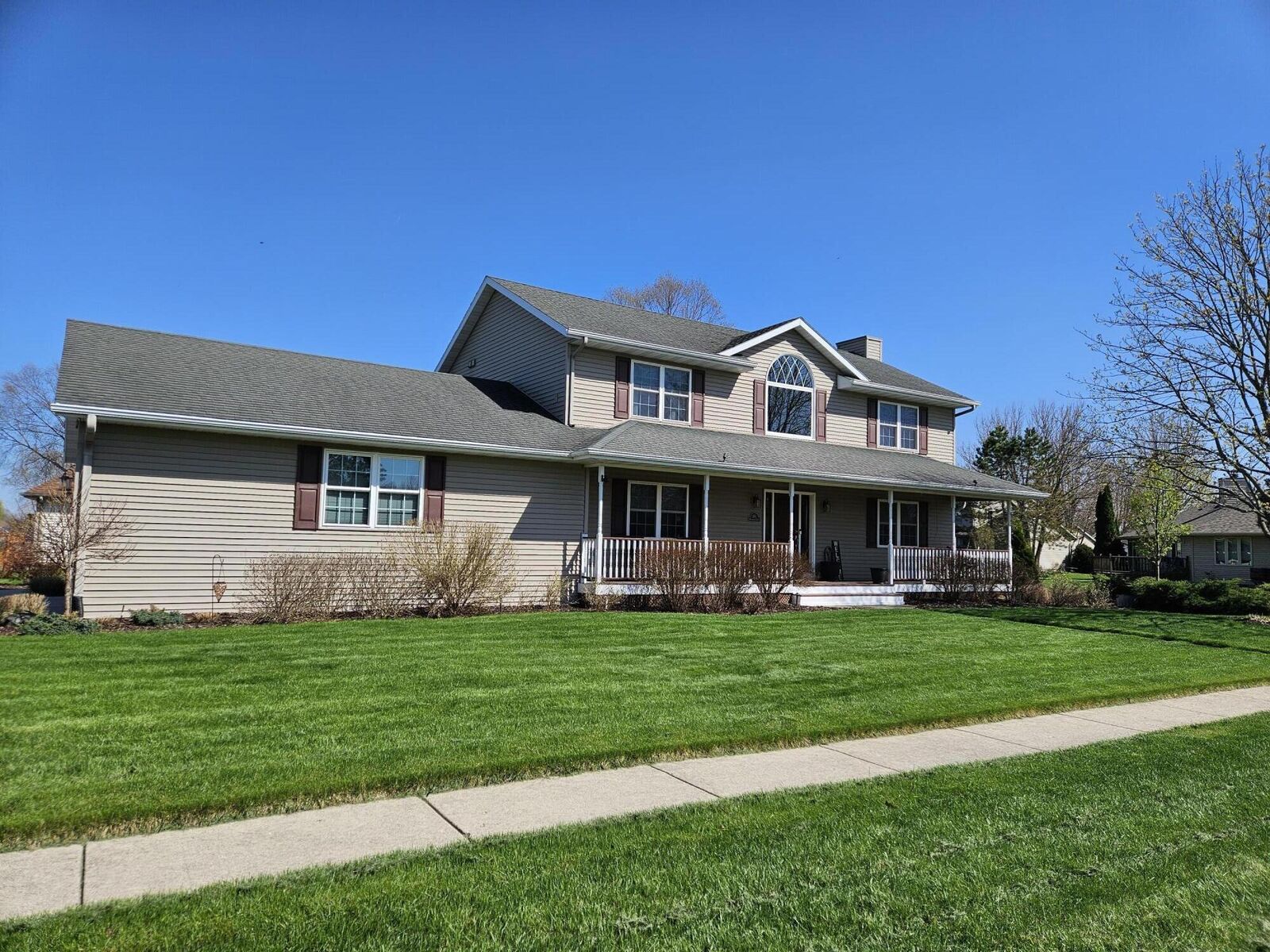 Property Photo:  601 Woodbridge Trl  WI 53094 