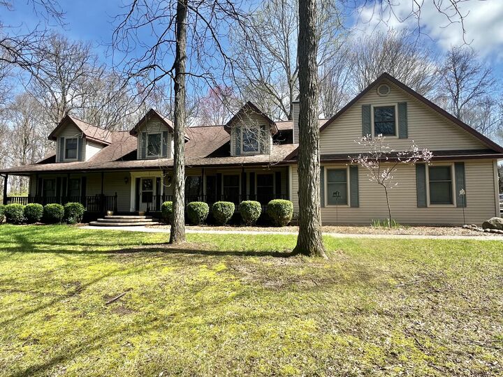 Property Photo:  1401 Meadow Lane  MI 49242 