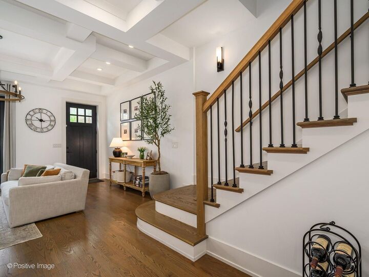 Property Photo: 1911 W Wolfram Street IL 60657