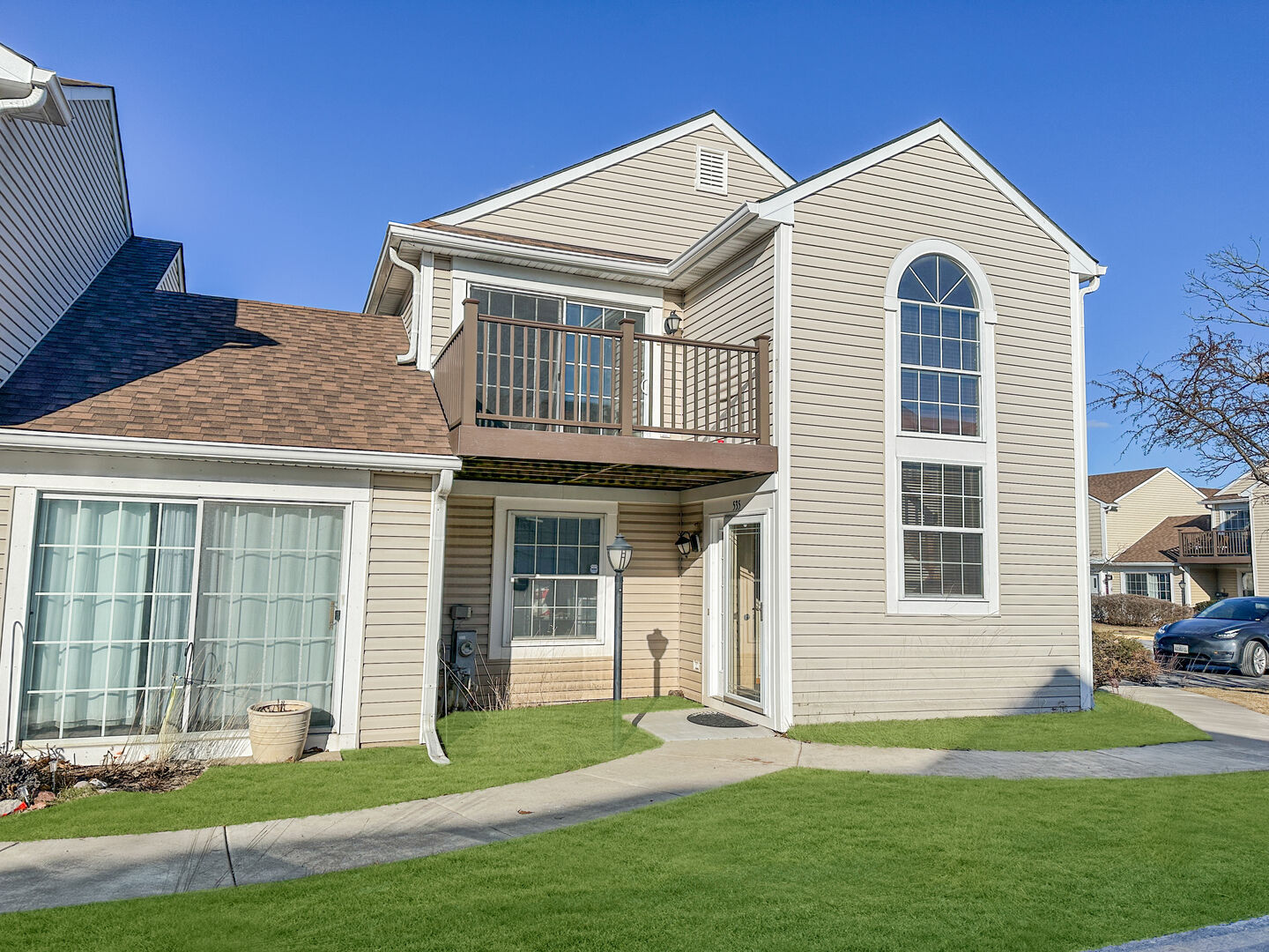Property Photo:  535 Le Parc Circle  IL 60089 