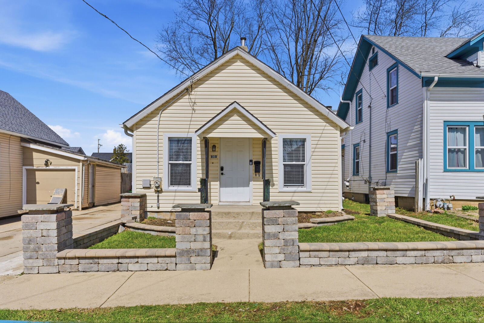 Property Photo:  810 Superior Street  IL 60505 