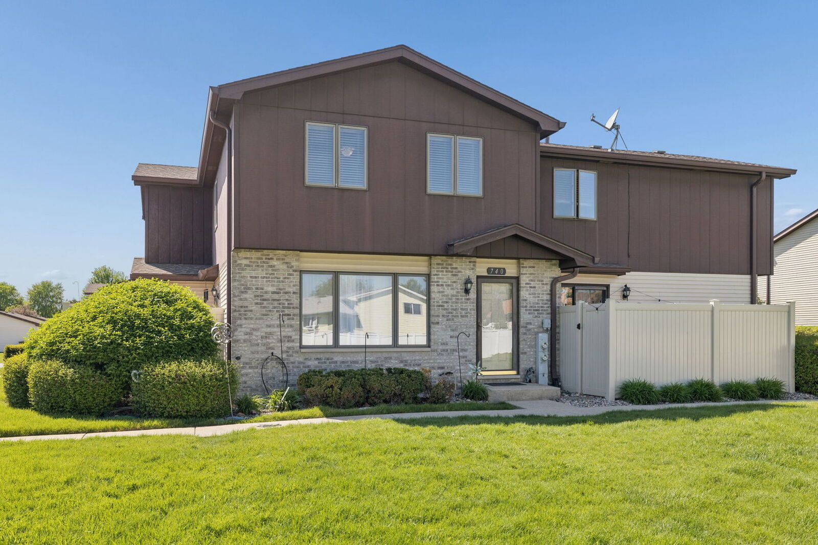 Property Photo:  740 Brockwood Road  IL 60451 