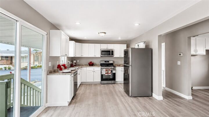 Property Photo:  530 W Devonshire Avenue 19  CA 92543 
