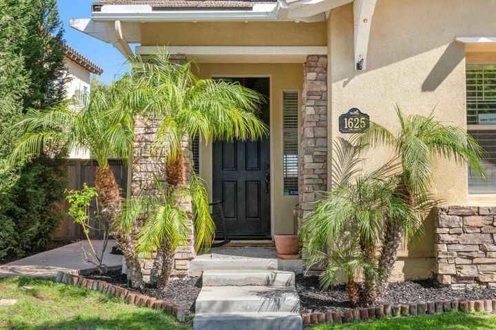 Property Photo:  1625 Falling Star Dr  CA 91915 