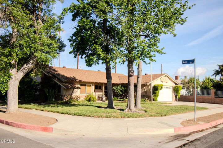 Property Photo:  8601 Gloria Avenue  CA 91343 