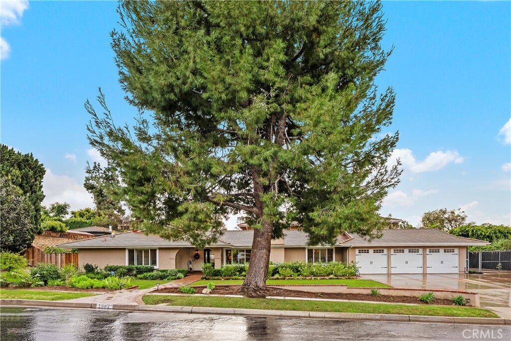 Property Photo:  1562 Wyndham Court  CA 92705 