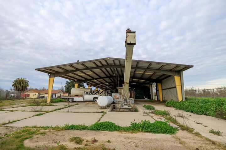 Property Photo:  618 Wellsford Road  CA 95357 