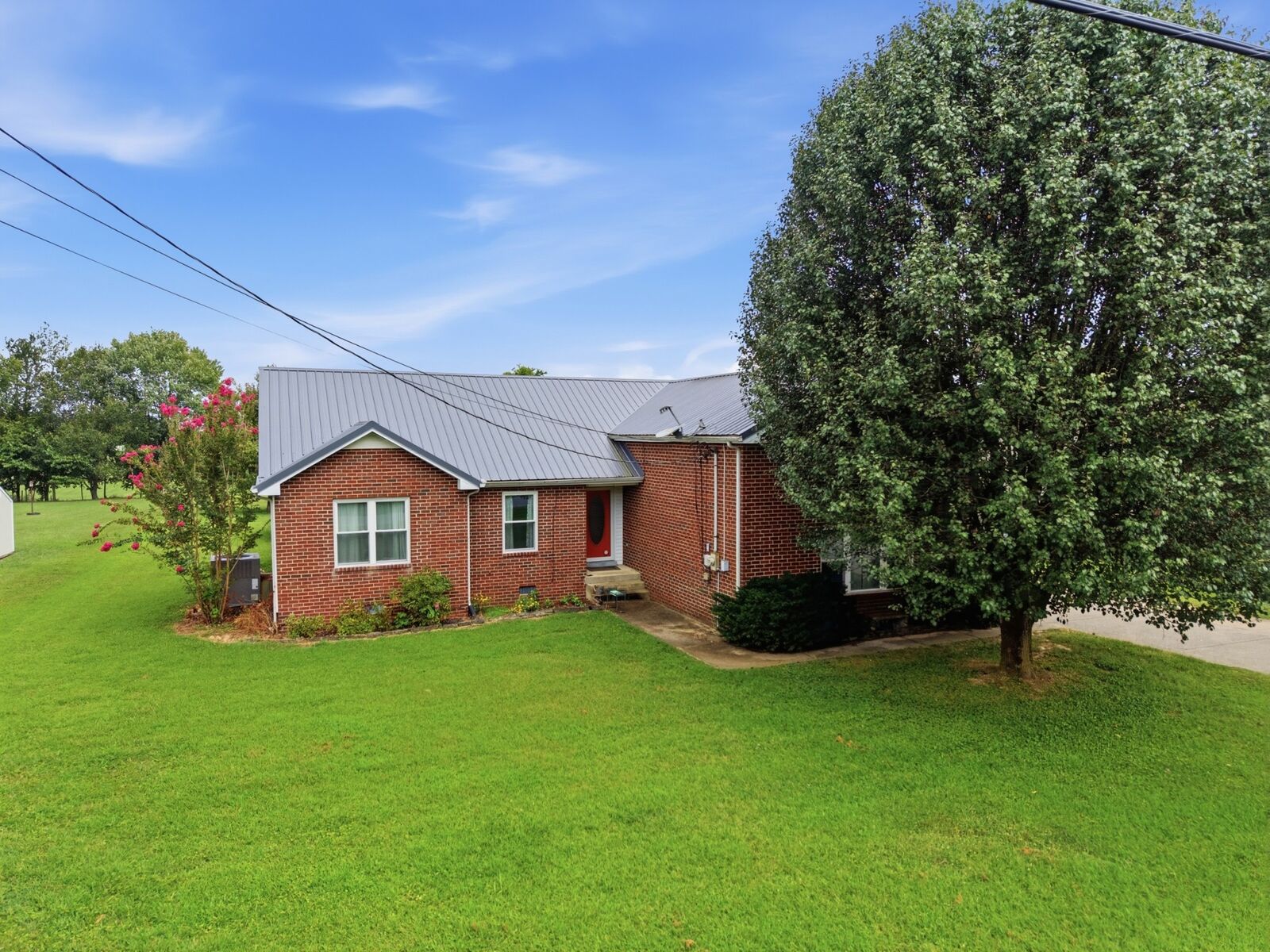 Property Photo: 1705 Hunt Ln TN 37146