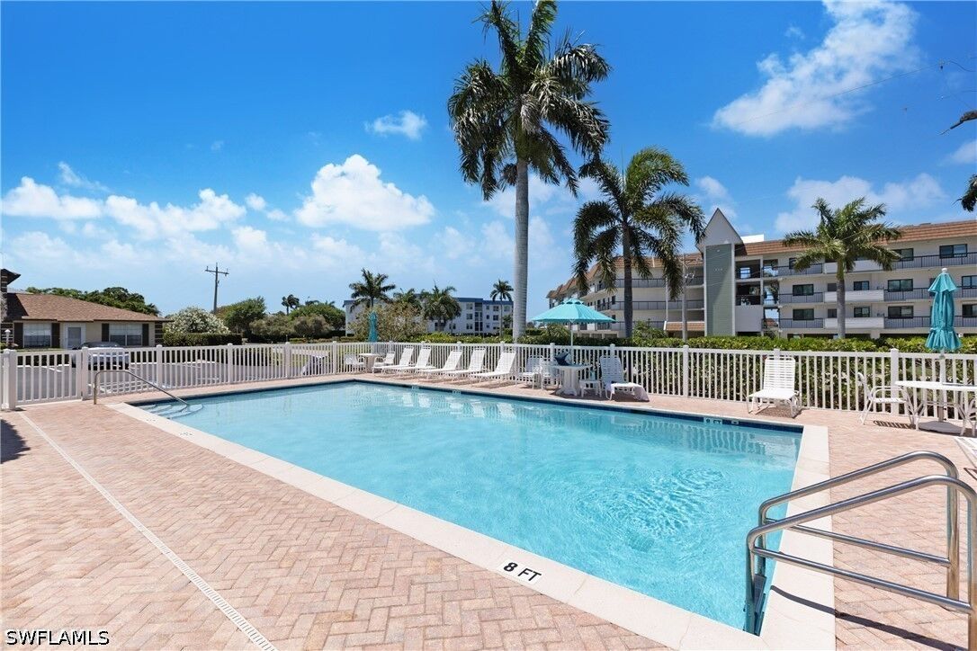 Property Photo:  