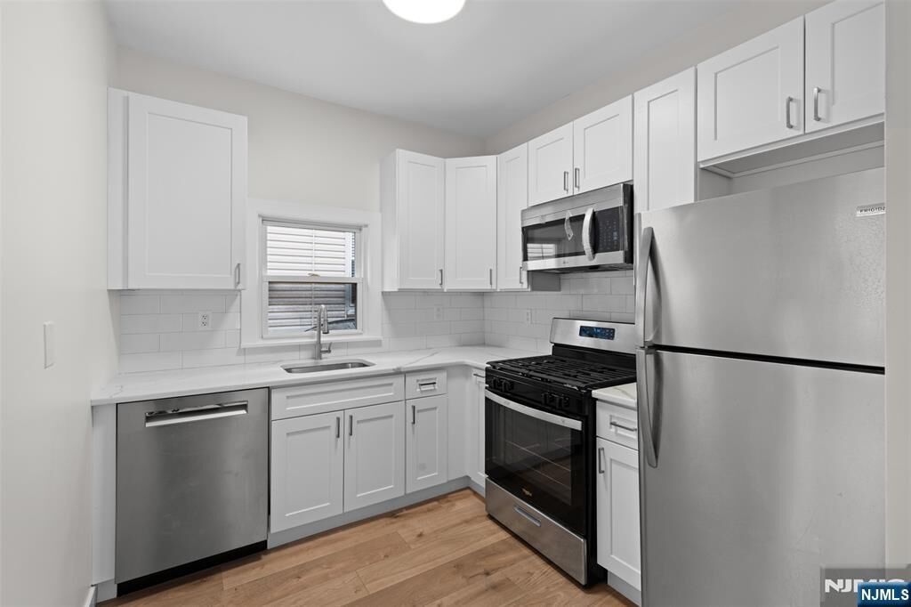 Property Photo:  3 Edison Place 1  NJ 07073 