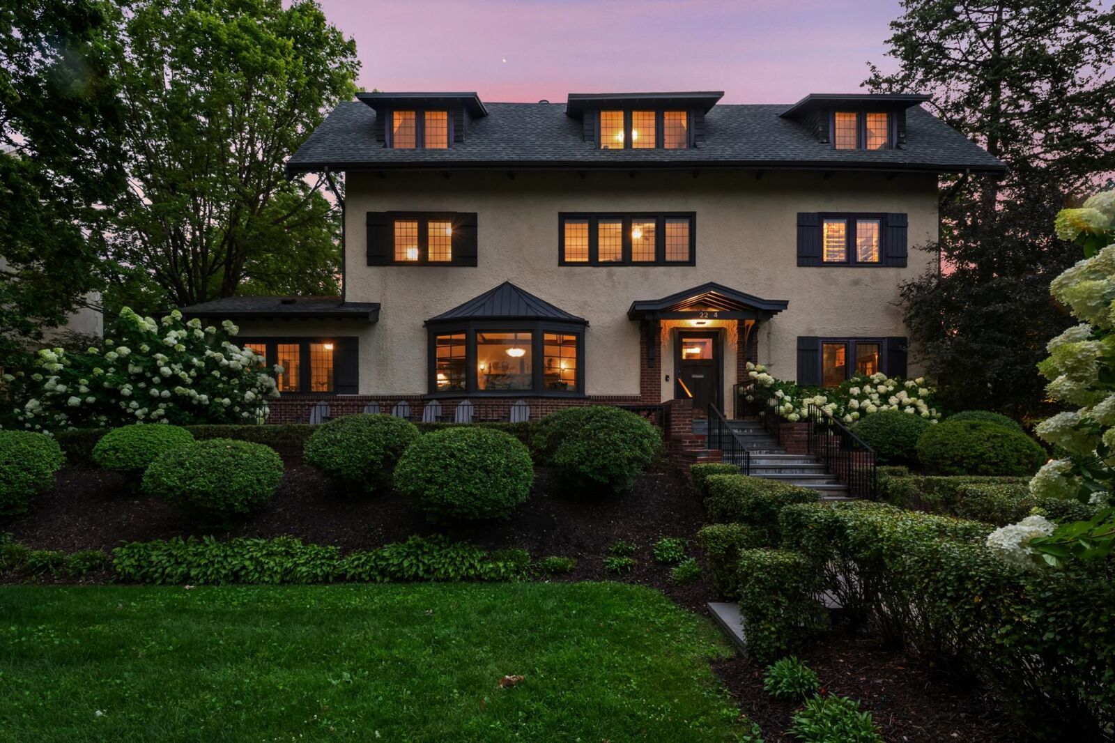 Property Photo:  2204 W Lake Of The Isles Parkway  MN 55405 