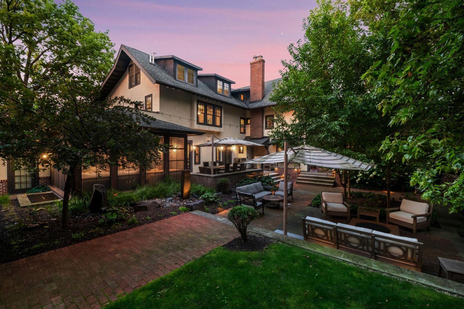 Property Photo: 2204 W Lake Of The Isles Parkway MN 55405