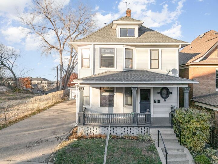 Property Photo:  11 Como Avenue  MN 55103 