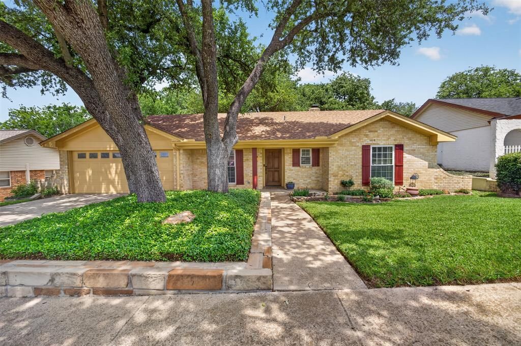 Property Photo:  937 Harwood Terrace  TX 76021 