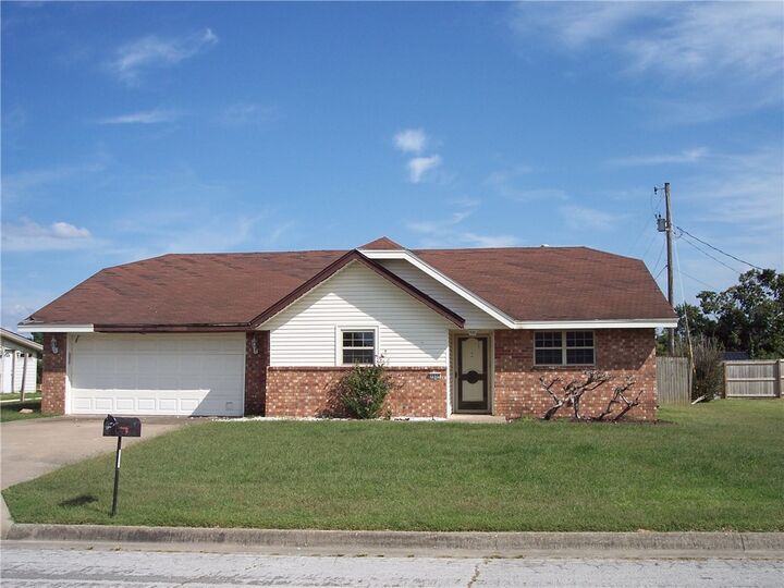 Property Photo:  1538 S Heritage Circle  AR 72758 