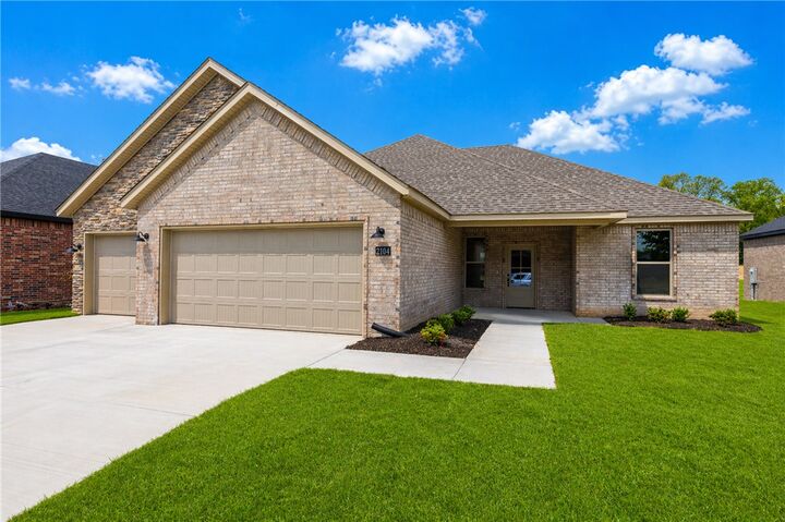 Property Photo: 2104 N Dagan Street AR 72761