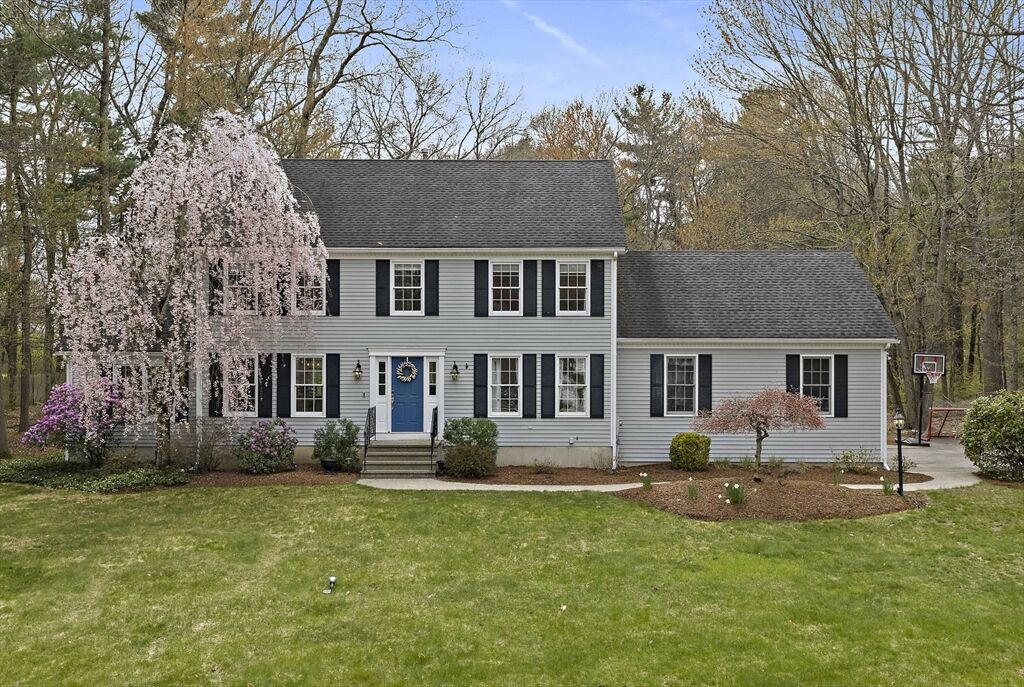 Property Photo:  4 Mockingbird Ln  MA 02038 