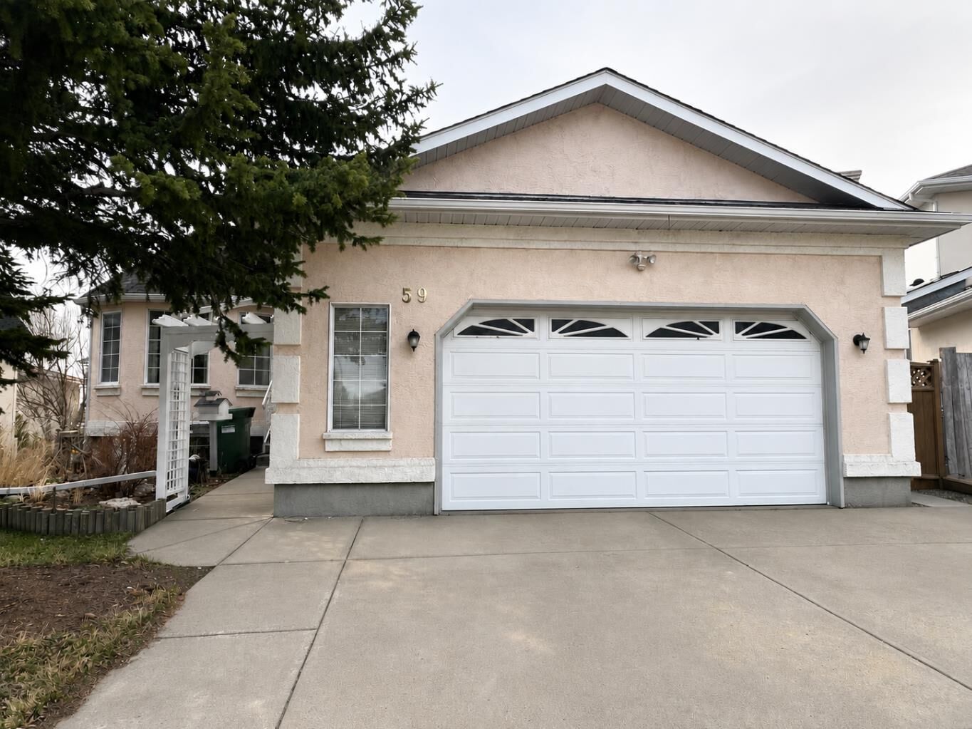 Property Photo: 59 Edgebrook Circle NW AB T3A 5A4