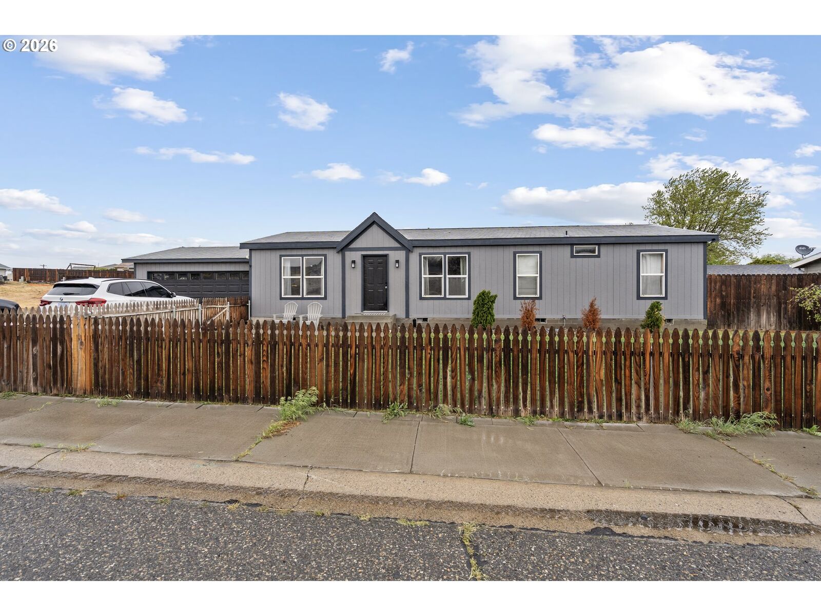 Property Photo:  304 NE Davaly Ave  OR 97818 