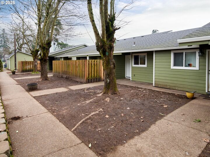 Property Photo:  9001 SE Clackamas Rd  OR 97015 