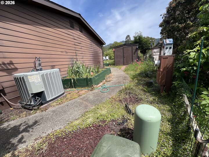 Property Photo: 16063 Driftwood Ln 10 OR 97415