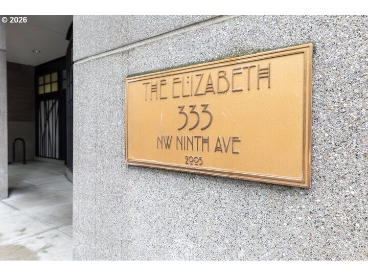 Property Photo:  333 NW 9th Ave 906  OR 97209 