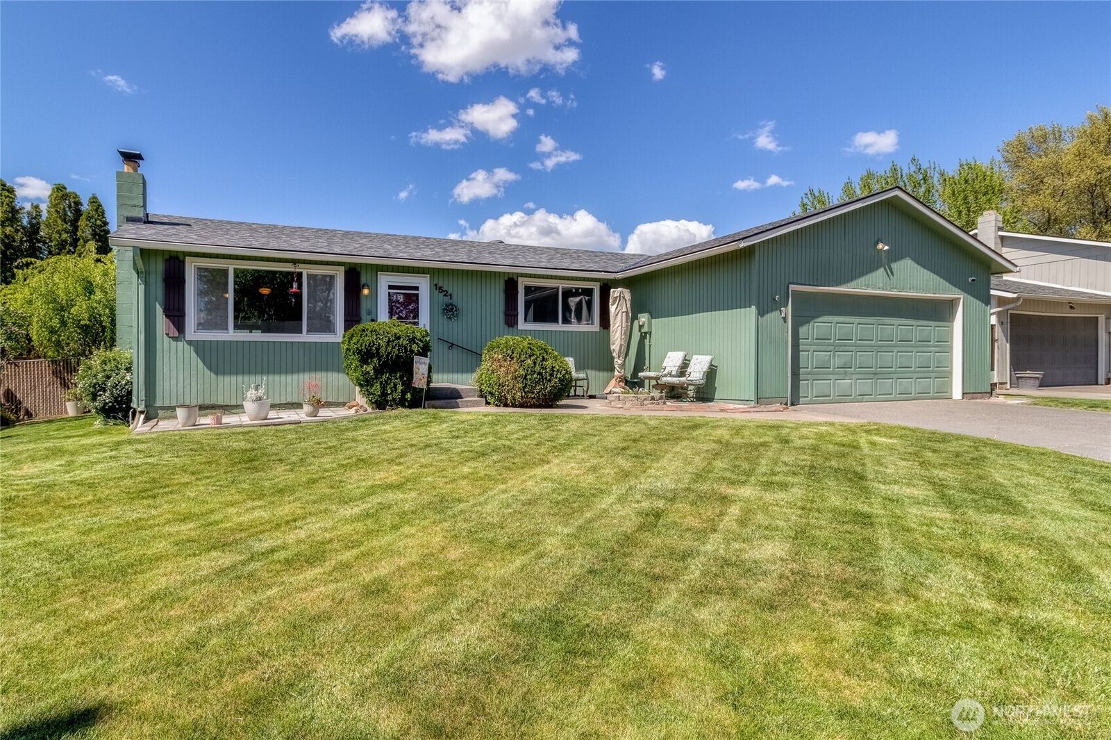 Property Photo:  1521 SE Freedom Place  WA 99324 