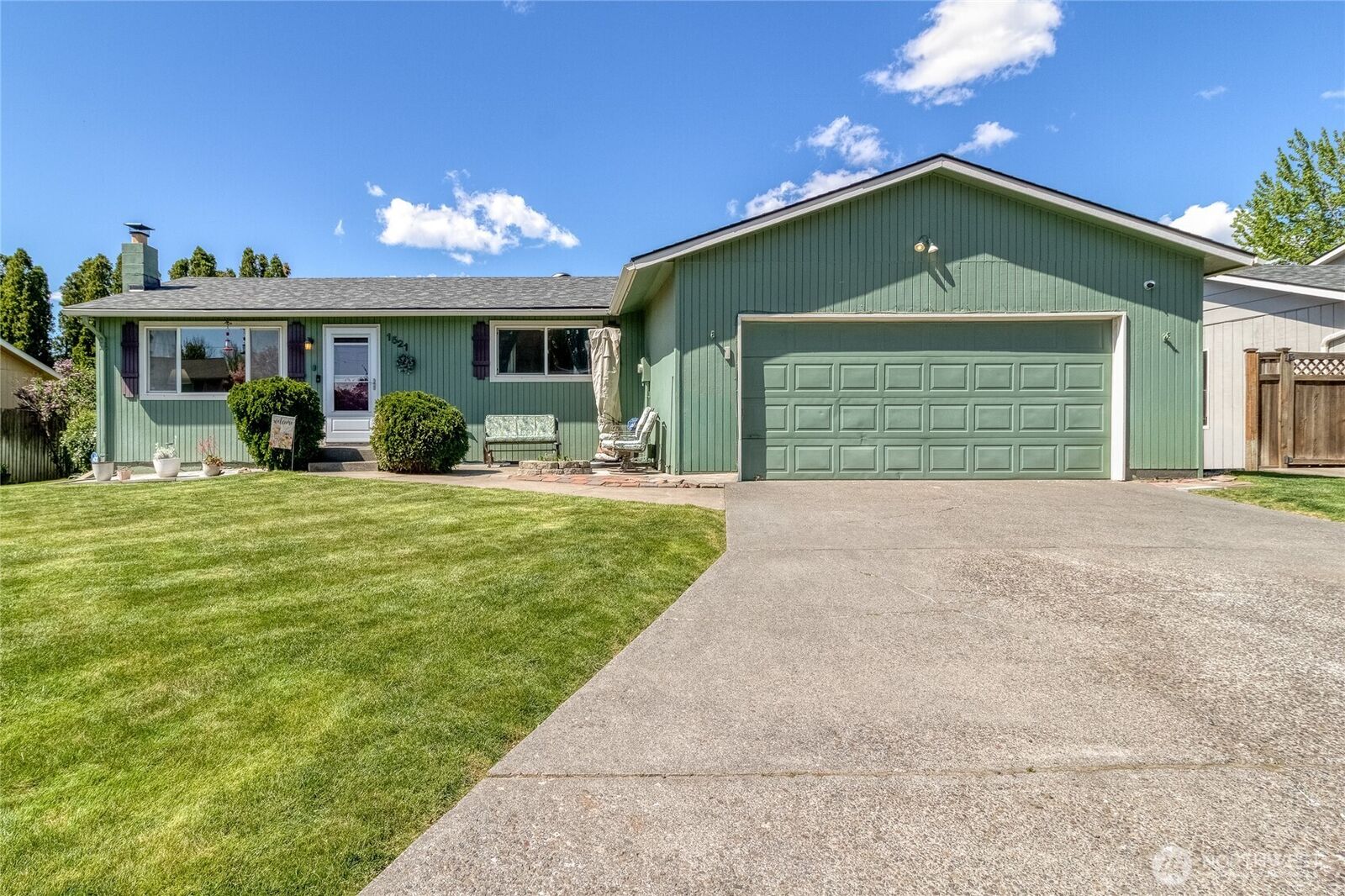 Property Photo: 1521 SE Freedom Place WA 99324