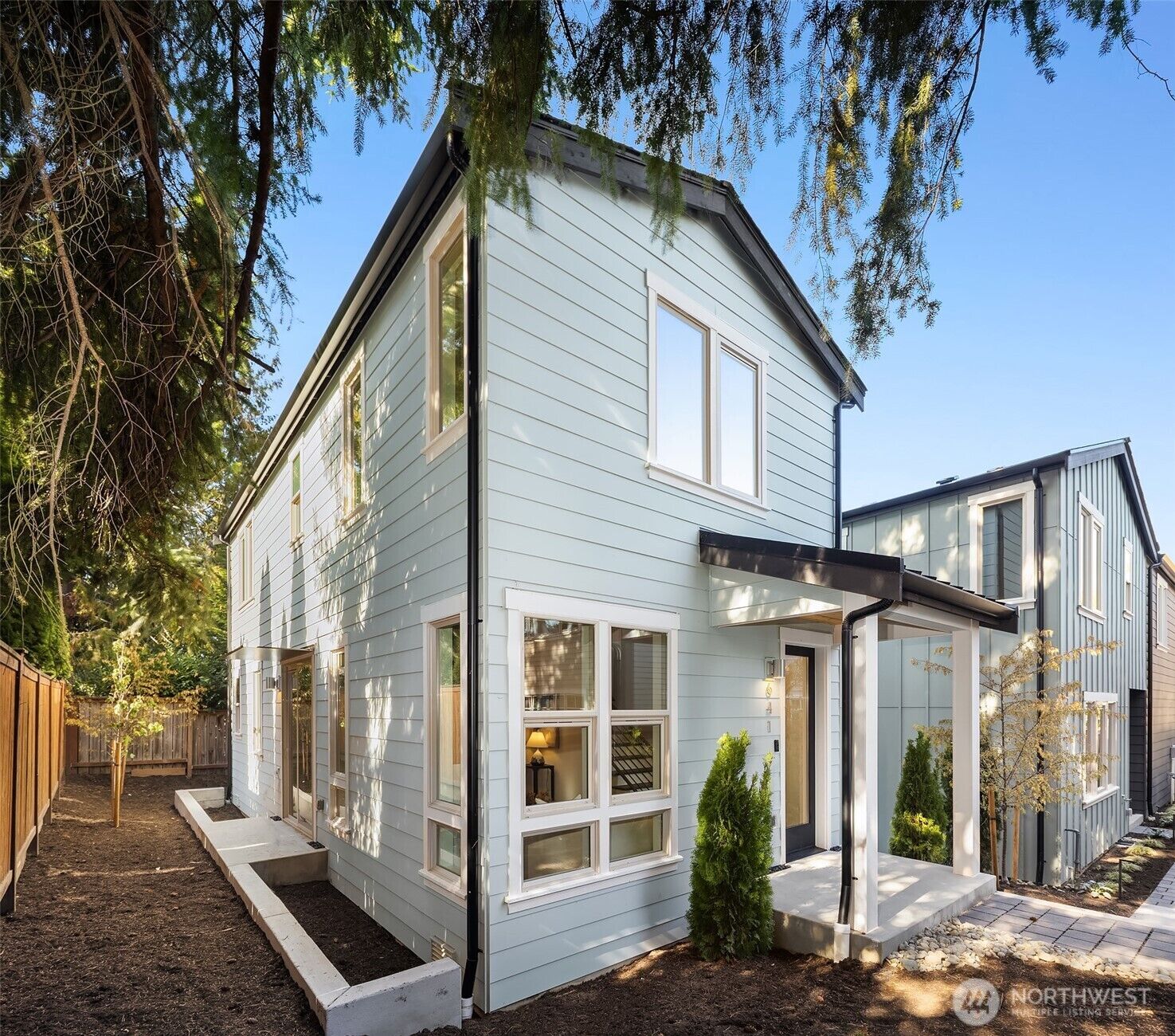 Property Photo:  641  18th Avenue W  WA 98033 