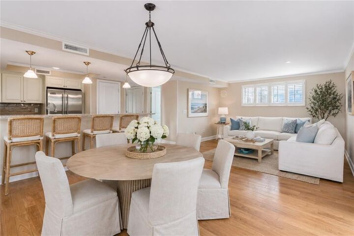 Property Photo:  20 Narragansett Avenue 306  RI 02882 